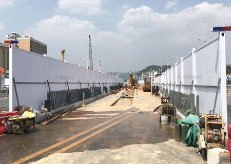 施工PVC圍擋-深圳市市政道路改造工程-PVC圍擋-深圳市大通建材有限公司鋼圍擋生產(chǎn)定制廠家